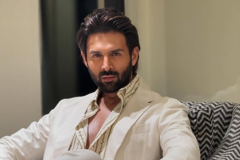 Kartik Aaryan age, height, girlfriend, family, biography and more